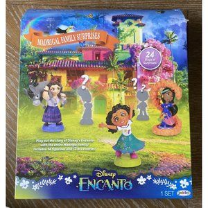 Disney Encanto Madrigal Family Surprises Advent Calendar 27 Pieces 24 Days (NEW)